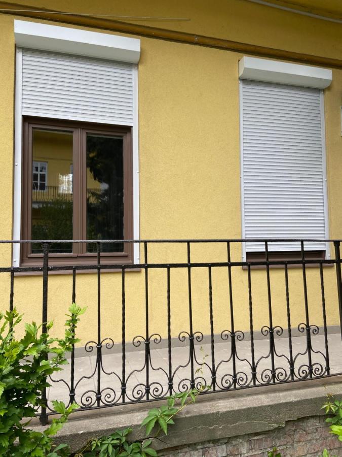 Senorita2 Maganszallas